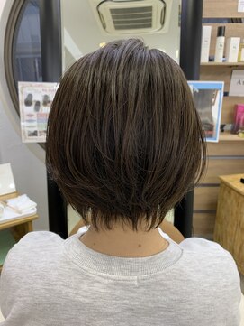 クラン 六甲道(Chlan) ウェイト低め大人ショート×カーキベージュ