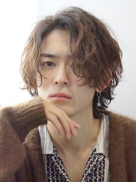 ゴールドシブヤ(GOALD SHIBUYA) スパイラルパーマ　センターパート　ウルフ　ツイストスパイラル