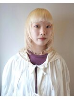 229&nbsp;ホワイトブロンド　レイヤーカット