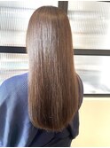 ベージュ×ストレート