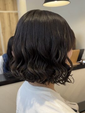 アメリ バイ アピッシュ(Amelie by apish) ボブのコテ巻き風少しゆるめカール　新デジタルパーマ