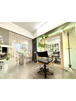 プライベート空間でお客様の掛け持ちをせずマンツーマンでなりたいを叶える【髪質改善/縮毛矯正/久屋大通】