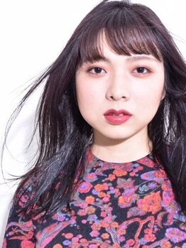 自然とまとまる“ナチュラルストレート”は不動の人気スタイル☆忙しい朝のセットも手ぐしだけでキマる◎