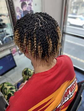 ミミック (mimic) 【派手髪】ツイストスパイラルパーマ【グラデーションカラー】