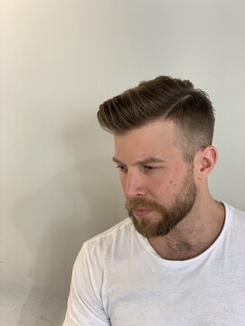 リバレッジ 広尾(Leverage) 海外メンズラ七三分けフェードカットツーブロック