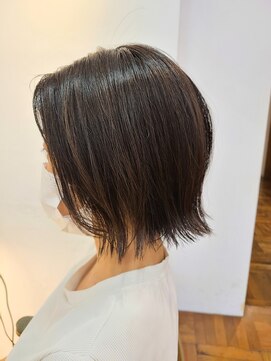 クララ スギタ(CLALA Sugita) 切りっぱなし外はねボブ