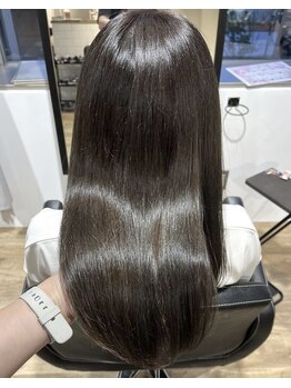 ハナビ(Hanabi)の写真/【綱島駅徒歩1分】毛先までスルンと指通り滑らかな美しく健康的な素髪を体験。憧れのサラ艶ヘアに♪