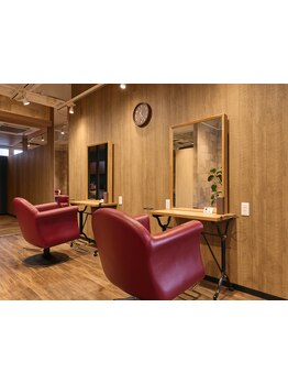 夜22時まで営業だから「仕事帰りにカットしたい」「今日行きたい」を叶えてくれる☆忙しい方にもおすすめ♪