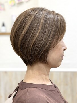 フルブルーム 東林間(fullbloom) ショートカット白髪ぼかしハイライトカラーケアブリーチ