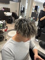 イーラ アメ村店(era) メンズパーマ金メッシュ縦落ちツイスパマッシュ