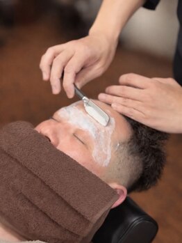 Men's BARBER UNREAL【メンズバーバーアンリアル】【4月上旬NEW OPEN(予定)】の写真/眉毛で印象は変えられます。プロによるシェービングと眉カットで、清潔感のある洗練されたスタイルへ
