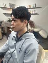 シラス(SiLasu)&nbsp;癖毛を活かしたアップバングメンズショート