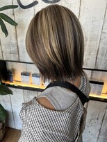 ロイズ ヘアデザイン アンド スパ(LOES)&nbsp;デザインハイライト×ミルクティーブロンド×外はねボブ