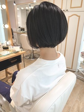ネオリーブ チロル 横浜西口店(Neolive CiroL.) 丸みショート 黒髪にも相性抜群