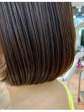 ブルーム コスタ(Blume COSTA) パツッとラインのミニボブ