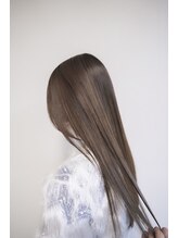 10年先も美しい髪でいる。最高の潤いと艶感、弾力をを再現して、年齢を重ねても美しい髪を叶えます。