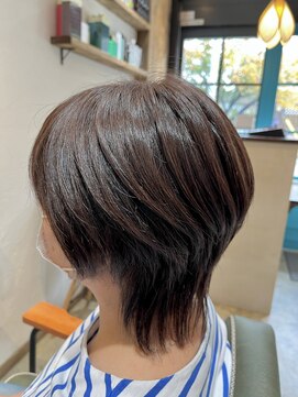 マーブルヘアー(Marble hair) 前下がりマッシュウルフカット