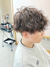 カームバイリベルタ(calm by Re:berta) 波巻きツイストスパイラルパーマツーブロックマッシュ