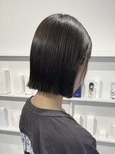 抜け感のある今っぽいnaturalスタイル。髪質改善トリートメントとイルミナカラーで艶のある柔らかい髪へ。
