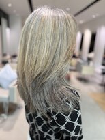 ステアケース 武蔵小杉店(stair:case)&nbsp;【白髪が多い方向け】白髪を活かしたハイライト 地毛残し