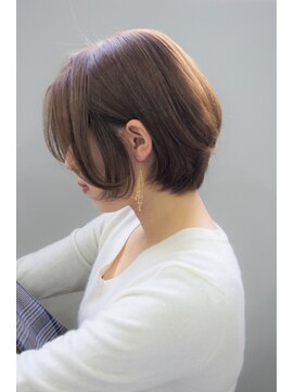 テラ(terra) ☆美フォルム大人かわいい耳かけ前下がりショート☆