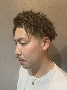 レアロイヤルバーバー(Le' A ROYAL BARBER) 【ショート／ツイストパーマ／ツーブロック／アップバング】