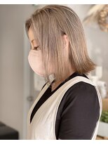 アヴァンス 京橋店(AVANCE)&nbsp;切りっぱなしボブにハイトーンホワイトベージュ
