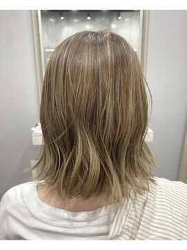 レイドバック(LAID BACK) 【代官山美容室】白髪ぼかしハイライト☆