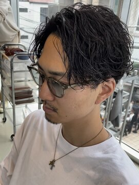 ローウェ バイ フィフス 立川メンズサロン(Louwe by fifth) センターパートツイストスパイラルパーマメンズ波巻きパーマ