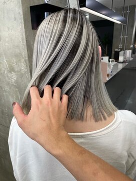 キング 枚方店(K!ng) 【枚方、高槻、梅田】ホワイトバレイヤージュ