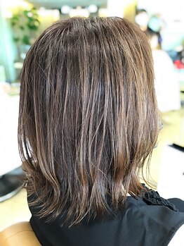 エヌズ ブリアール N's BRILLARの写真/【脱白髪染め】ファーストグレイカラーもお任せ◎ハイライトでオシャレな白髪ぼかし！上品な大人styleに◇
