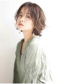 柔らかく動くボブスタイル