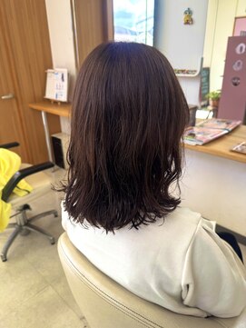 トロシェナ(TOLOCHENAZ) ナチュラルブラウン×パーマ風スタイル