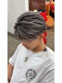 シルバーアッシュ　バレイヤージュ　センターパート
