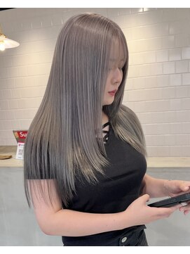 シェイト 天神(ciate) シルバー/ケアブリーチ/ダブルカラー/レイヤーカット/天神