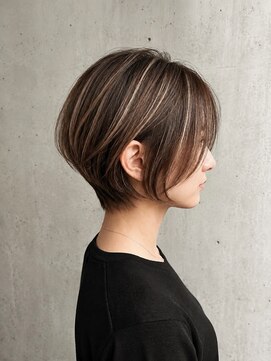 ゴットイズム(GOTTO ISM) 耳かけショート×ハイライト白髪ぼかし