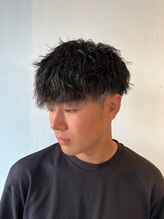 《*ハイウエイトのツイストスパイラルパーマ*》サイドのラインを高めに設定した、清潔感のあるスタイル＊＊