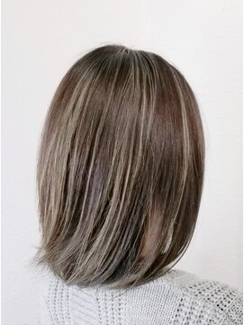 イメチェン切りっぱなしボブ美髪ストレートボブハイライト