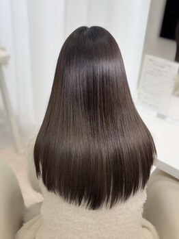 マッシュ(MASHU)の写真/40代、50代の大人女性の髪質を見極め、トップがぺたんこにならない上質で艶のあるストレートヘアをお届け◎
