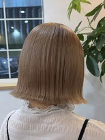 ルーチェ(Lu-che) 王道ミルクティーベージュ×切りっぱなしボブ