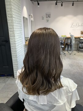リーオオサカ(Lee Osaka) グレージュカラー