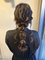 トランク(TRUNK) ゆるふわ編み下ろしヘア