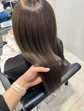 イルミ(iLUMi) iLUMi × ベージュカラー