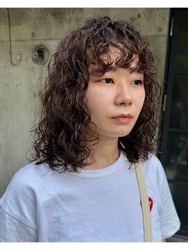 ナループロアオハナ(Nalu pu loa ohana) ミディアムパーマくるくるパーマスパイラルパーマ