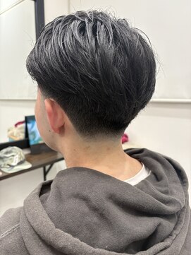 キューカンバー(CUCUMBER) テーパーフェード　かき上げスタイル　メンズ