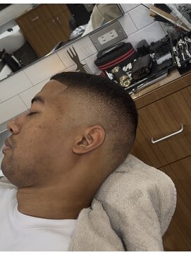 イナセパーラー ハナレ(INASE PARLOR HANARE) ボウズフェード