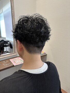 ルーツリー(Rootree) 刈り上げショートパーマ