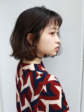 ルティア(Lutia) オン眉 外ハネ 暗髪 ★★