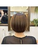 ハイトーンカラーのスッキリショートボブ