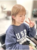 ベージュ